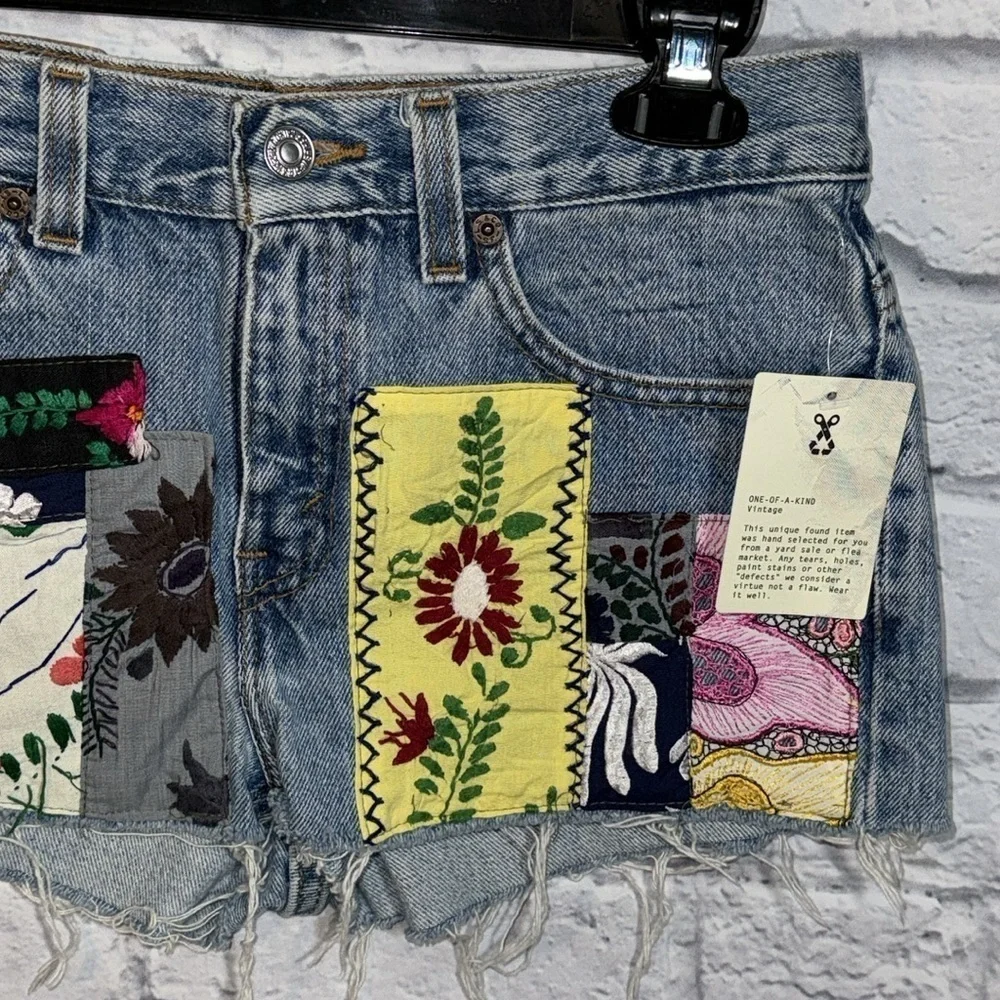 Urban Renewal Boho Floral Patch Upcycled Denim Levi’s Distressed Jean Shorts NWT